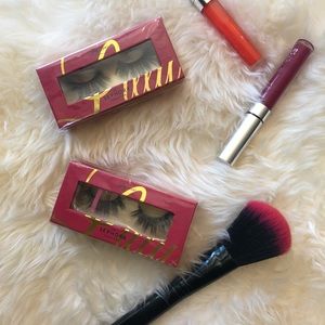 2 pairs of Lilly Lashes in Miami